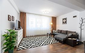 Brasov Hillside Suite Near City Center